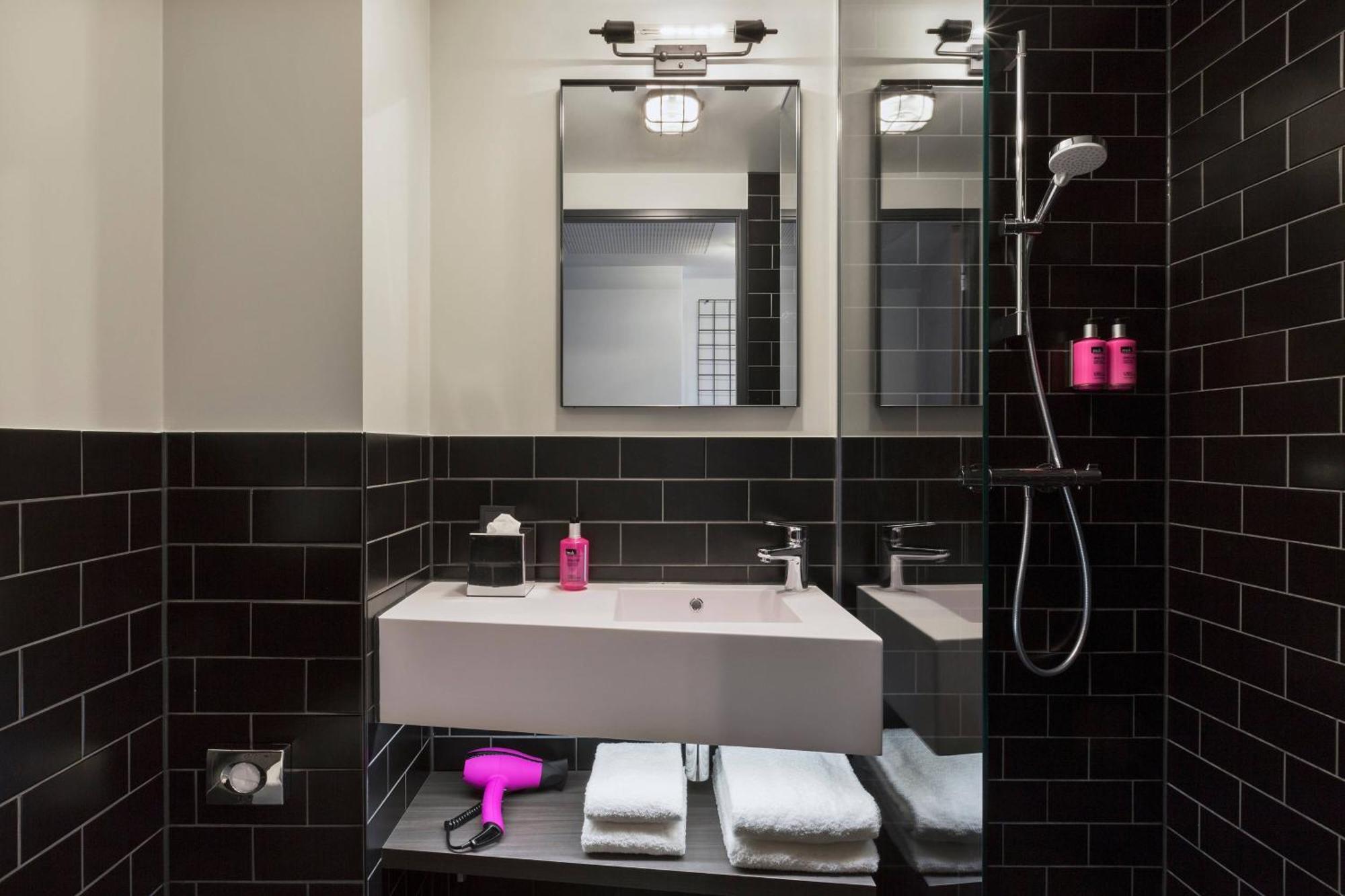 Moxy Frankfurt Airport Kelsterbach Hotel Exterior photo