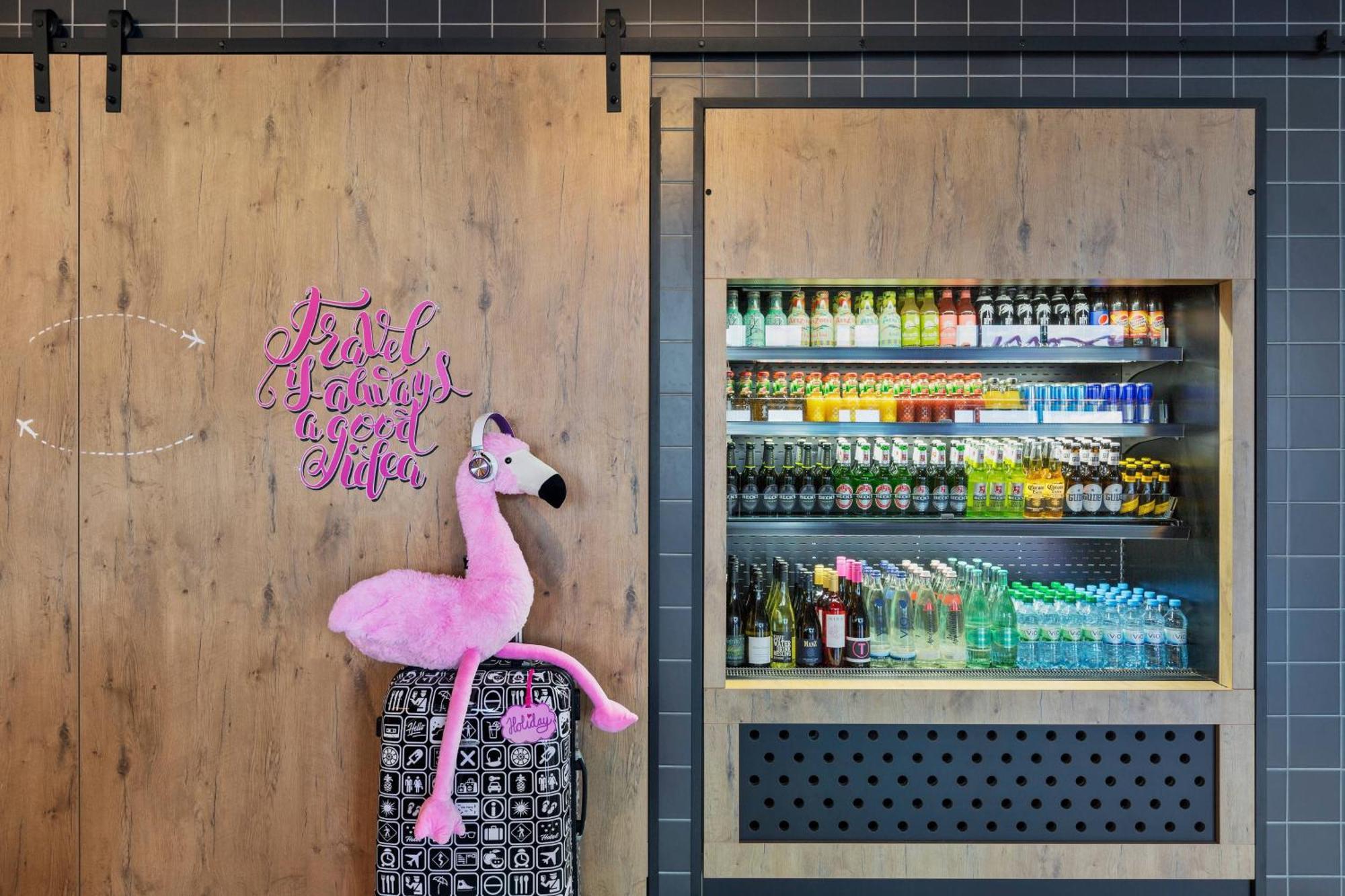 Moxy Frankfurt Airport Kelsterbach Hotel Exterior photo