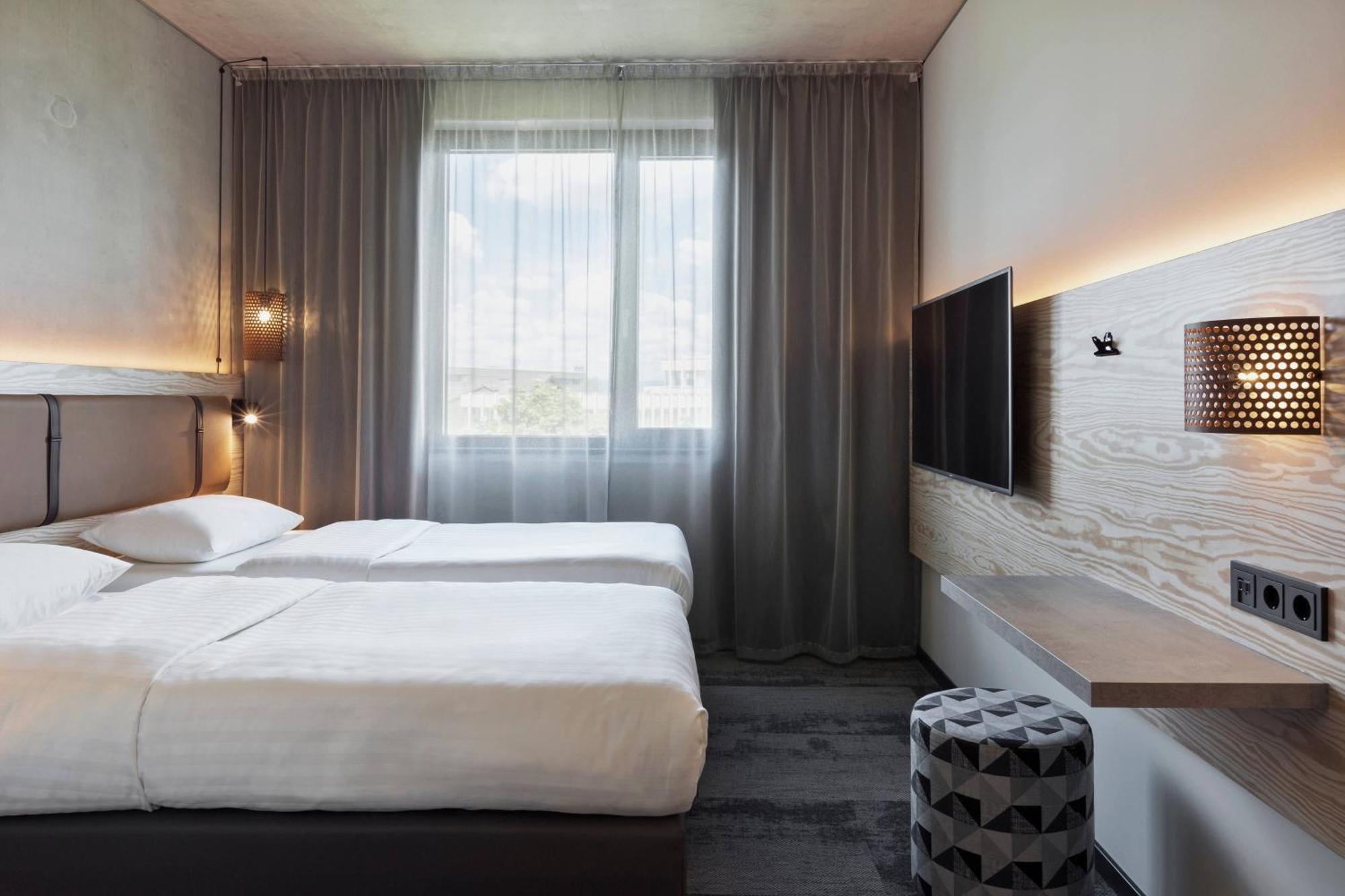Moxy Frankfurt Airport Kelsterbach Hotel Exterior photo