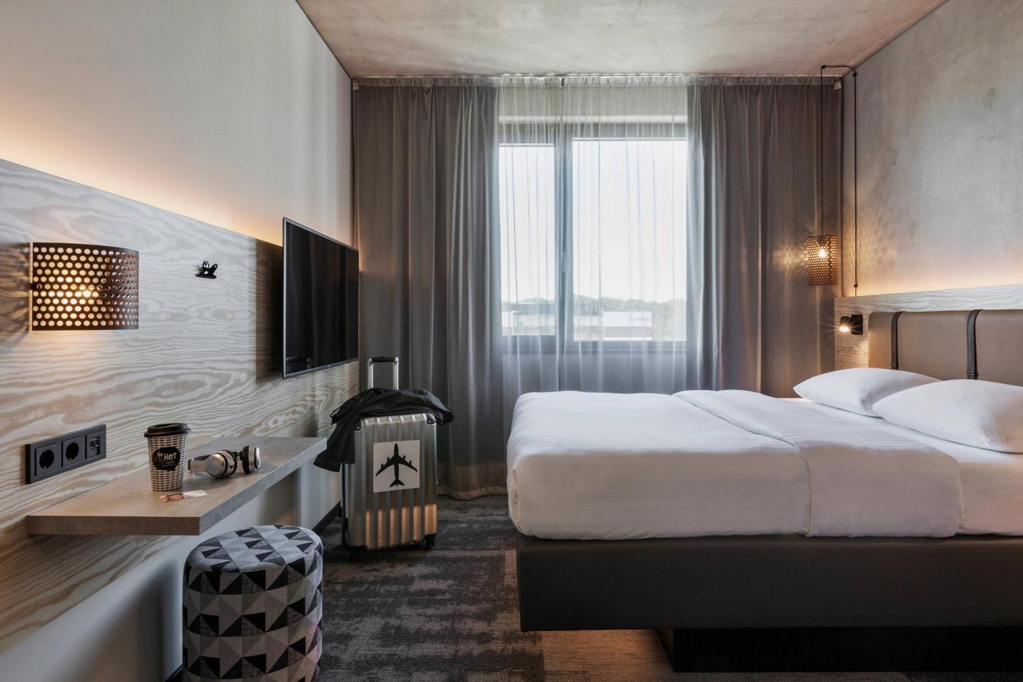 Moxy Frankfurt Airport Kelsterbach Hotel Exterior photo