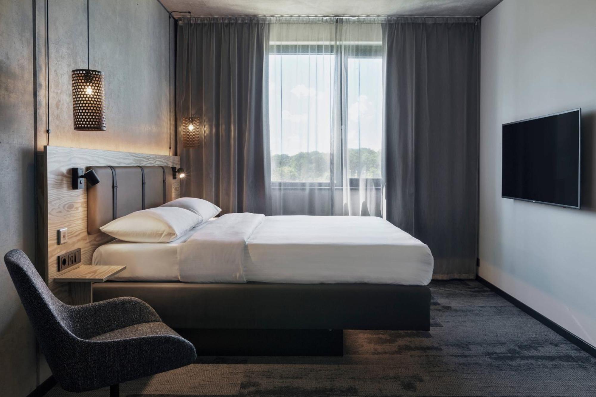 Moxy Frankfurt Airport Kelsterbach Hotel Exterior photo