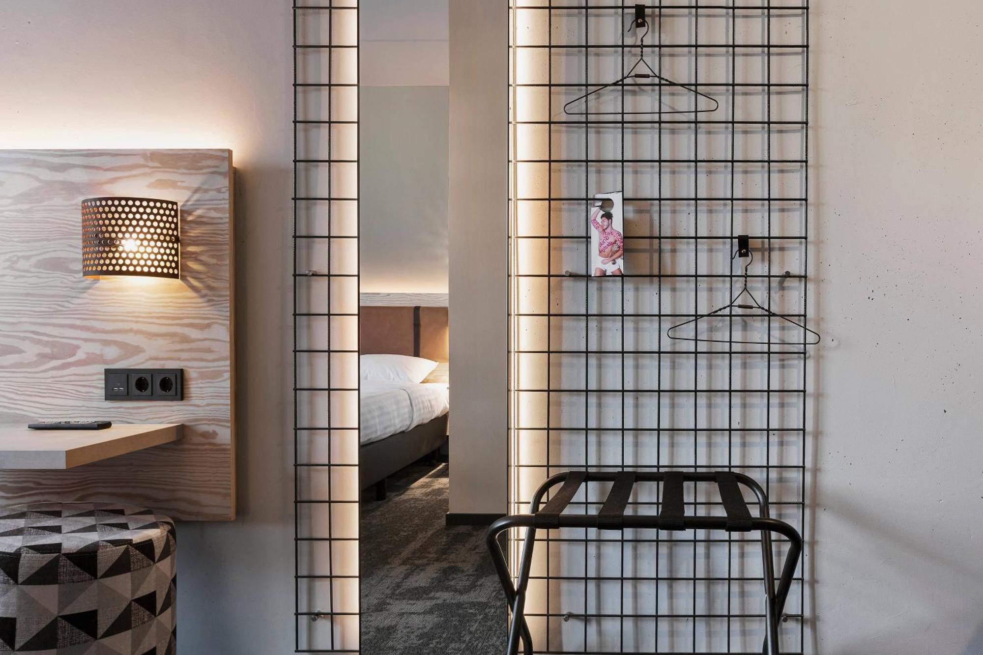 Moxy Frankfurt Airport Kelsterbach Hotel Exterior photo