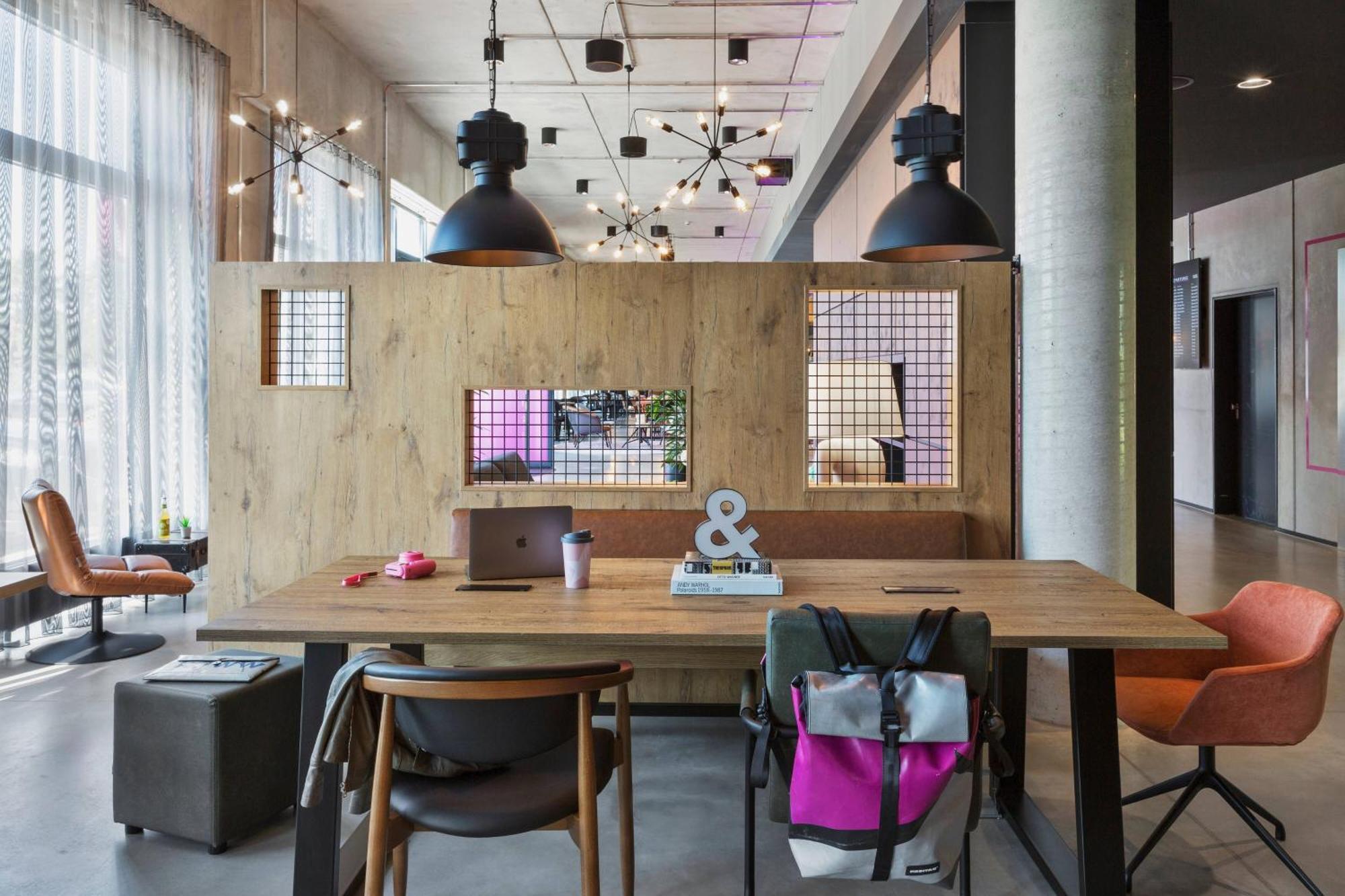 Moxy Frankfurt Airport Kelsterbach Hotel Exterior photo