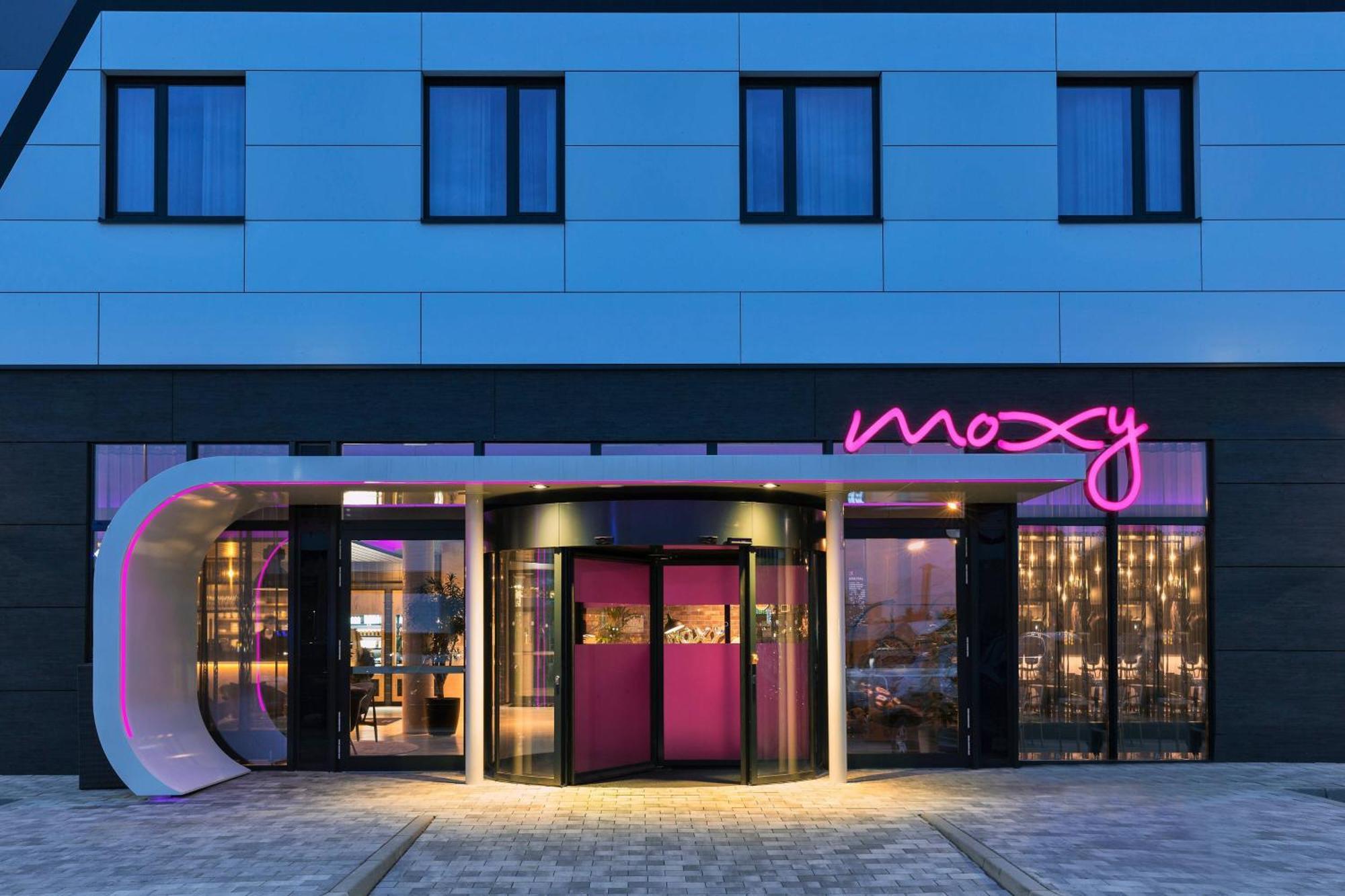 Moxy Frankfurt Airport Kelsterbach Hotel Exterior photo